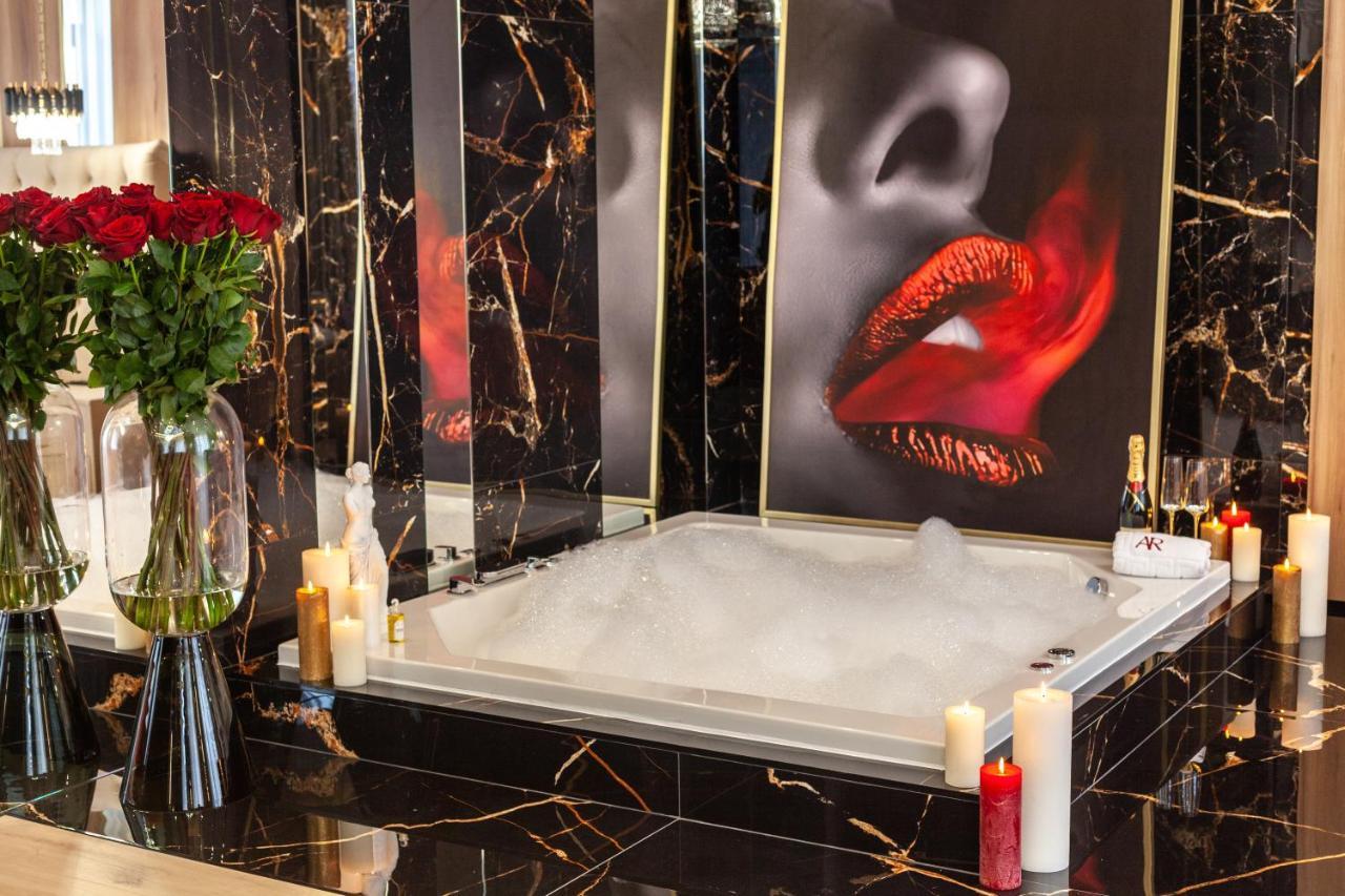 לבוב Aristo Jacuzzi Hotel מראה חיצוני תמונה