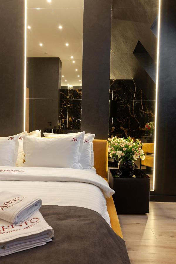 לבוב Aristo Jacuzzi Hotel מראה חיצוני תמונה