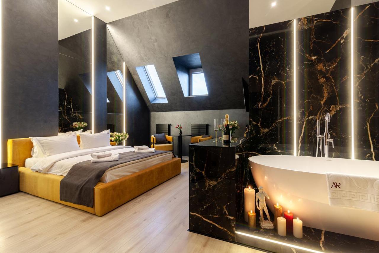 לבוב Aristo Jacuzzi Hotel מראה חיצוני תמונה
