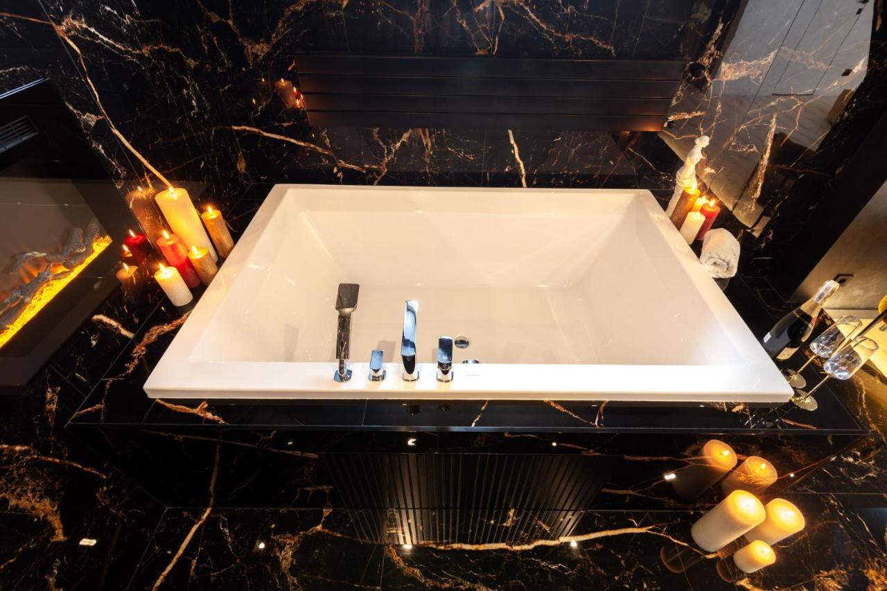 לבוב Aristo Jacuzzi Hotel מראה חיצוני תמונה