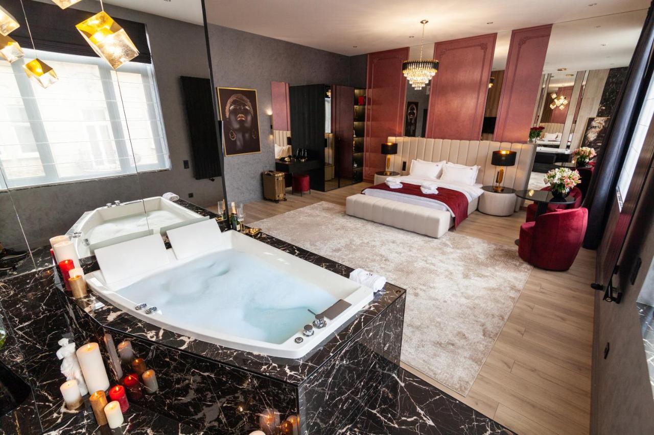 לבוב Aristo Jacuzzi Hotel מראה חיצוני תמונה