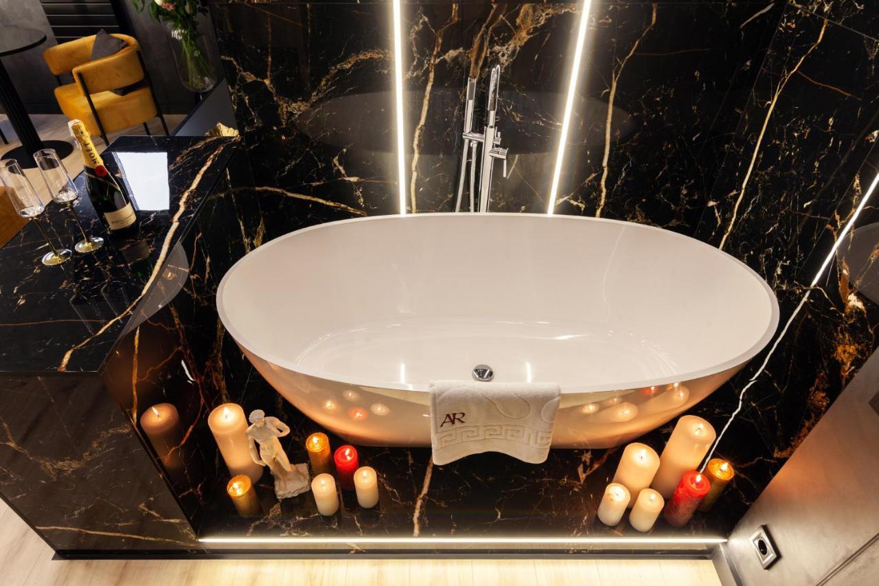 לבוב Aristo Jacuzzi Hotel מראה חיצוני תמונה