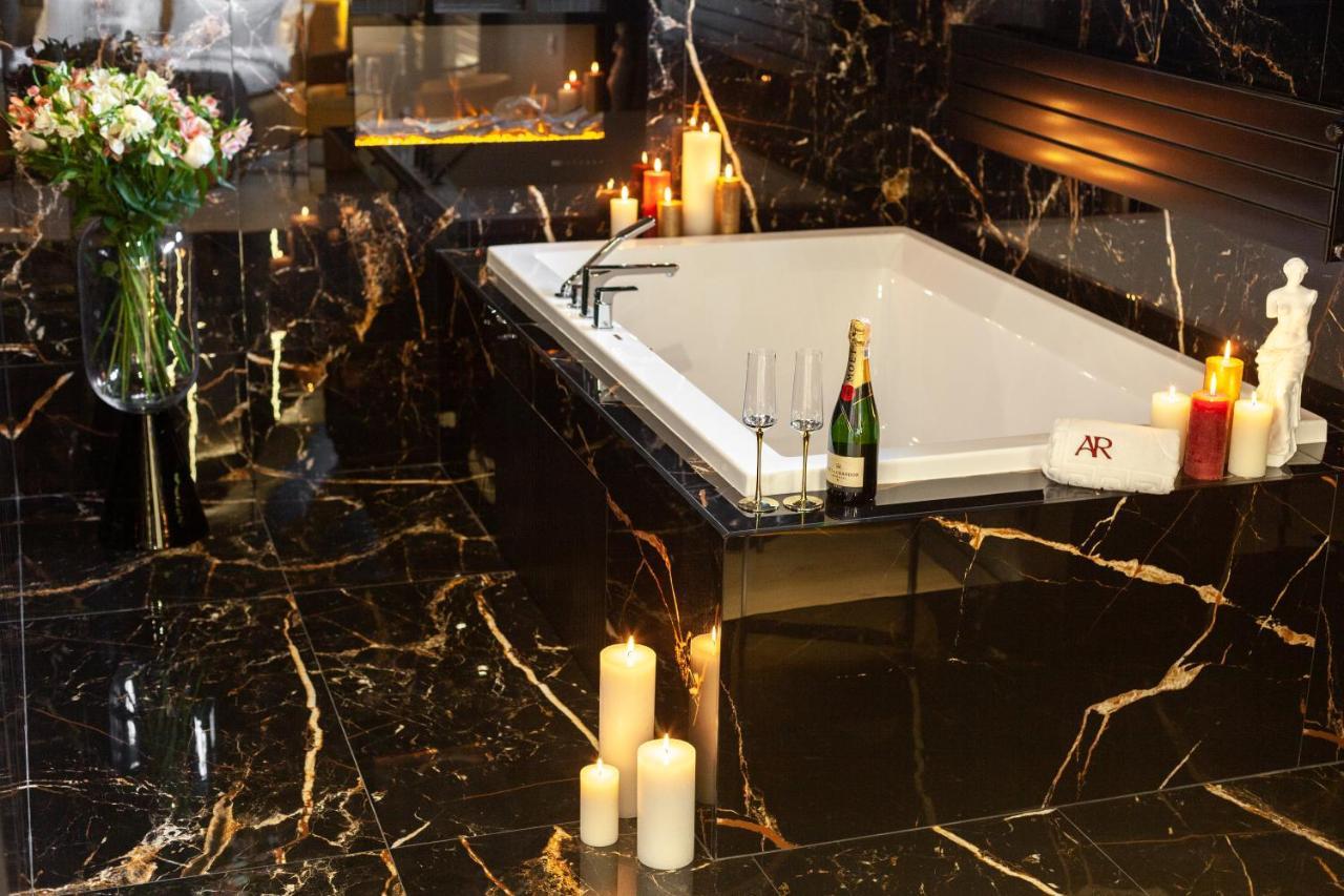 לבוב Aristo Jacuzzi Hotel מראה חיצוני תמונה