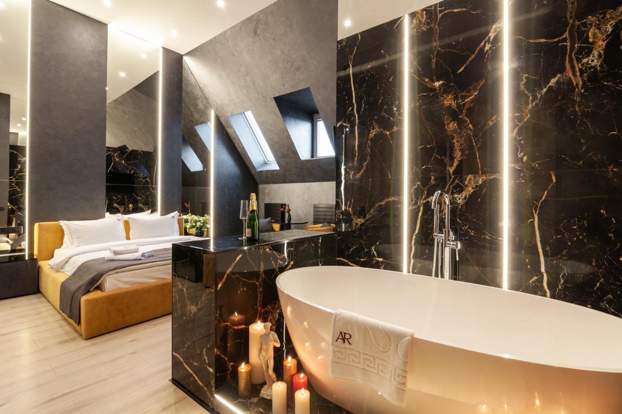 לבוב Aristo Jacuzzi Hotel מראה חיצוני תמונה