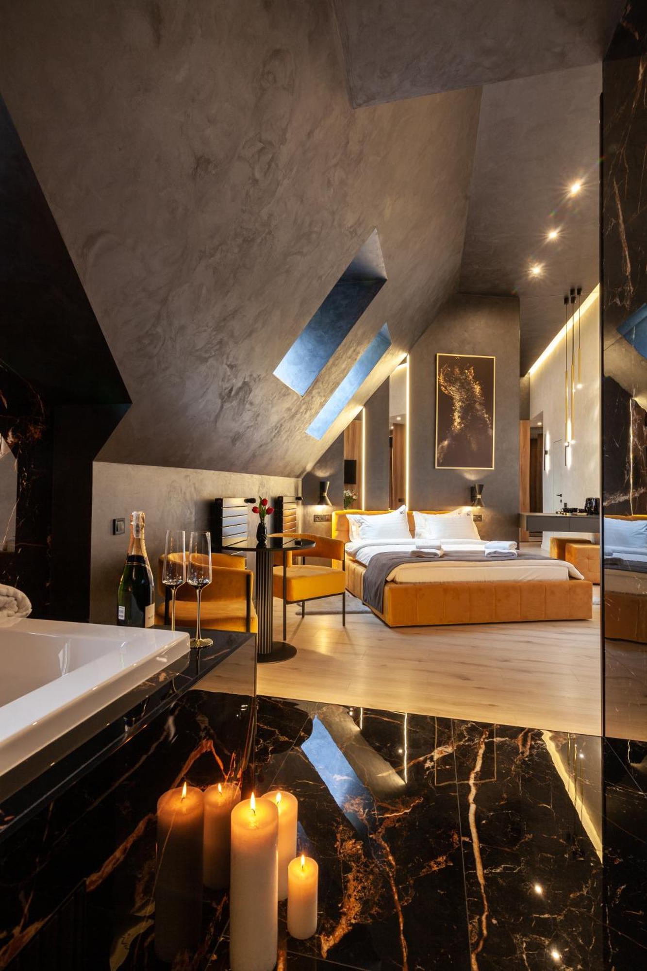 לבוב Aristo Jacuzzi Hotel מראה חיצוני תמונה
