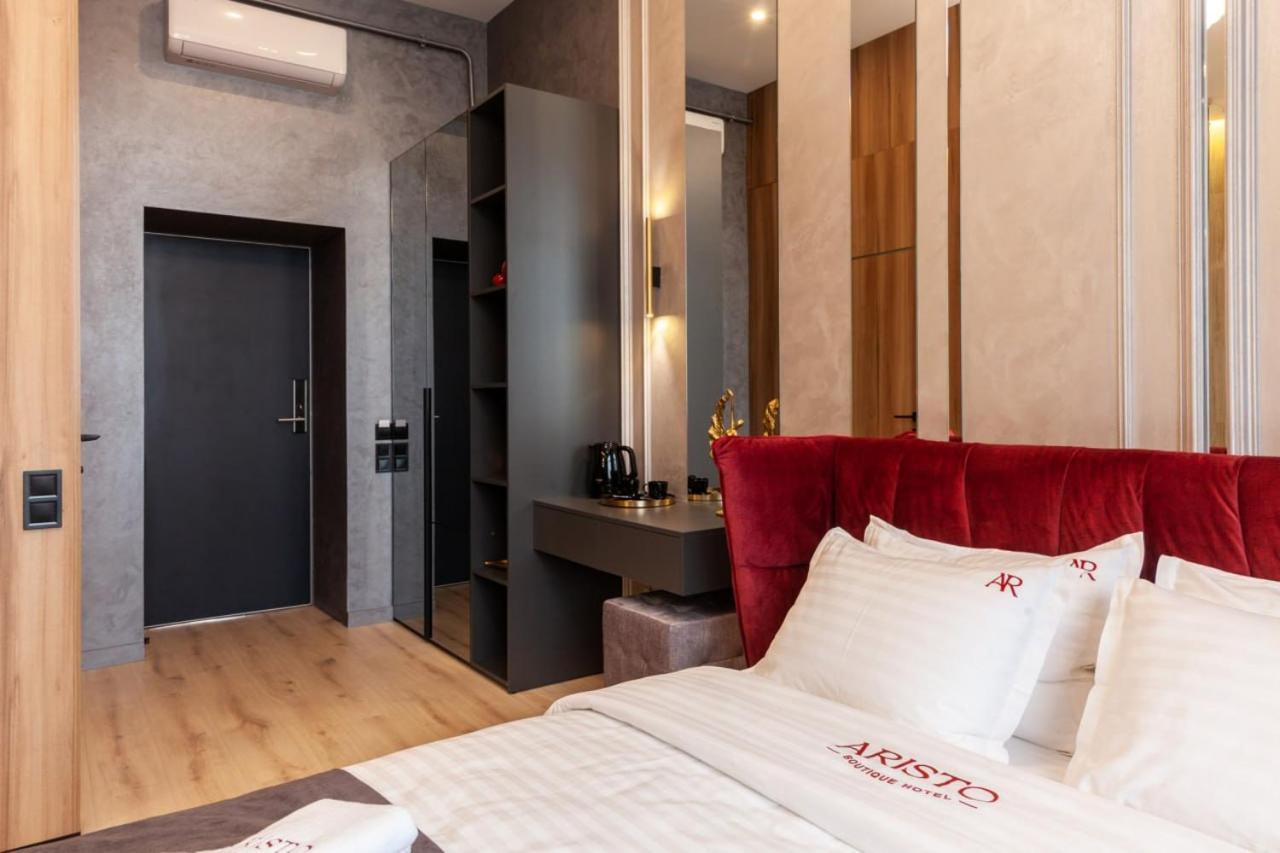 לבוב Aristo Jacuzzi Hotel מראה חיצוני תמונה