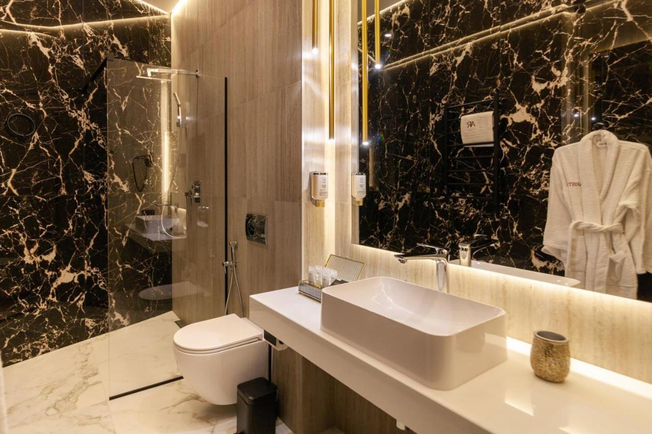 לבוב Aristo Jacuzzi Hotel מראה חיצוני תמונה
