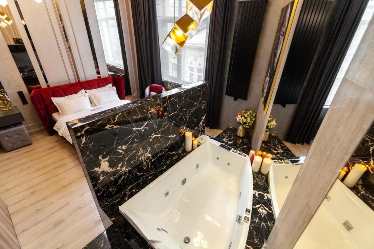 לבוב Aristo Jacuzzi Hotel מראה חיצוני תמונה